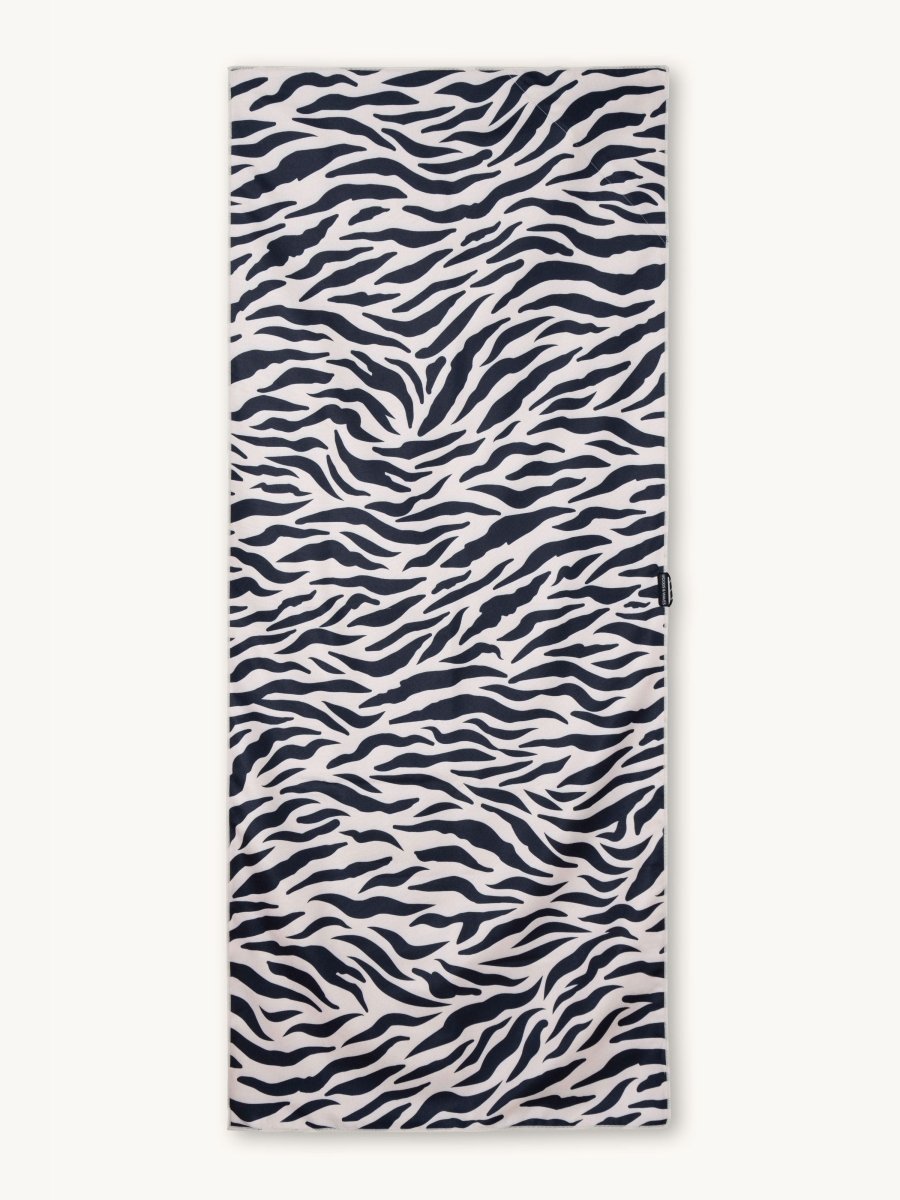 Beach Safari - Schnelltrocknendes Reise - und Strandtuch mit Geheimfach - woodsandwaves.co