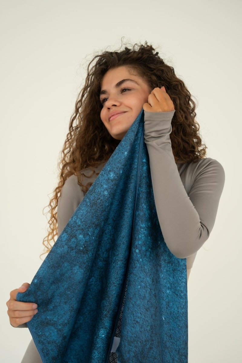 Blue Rebel - Sporthandtuch mit Magnet & Zipper - Tasche - woodsandwaves.co