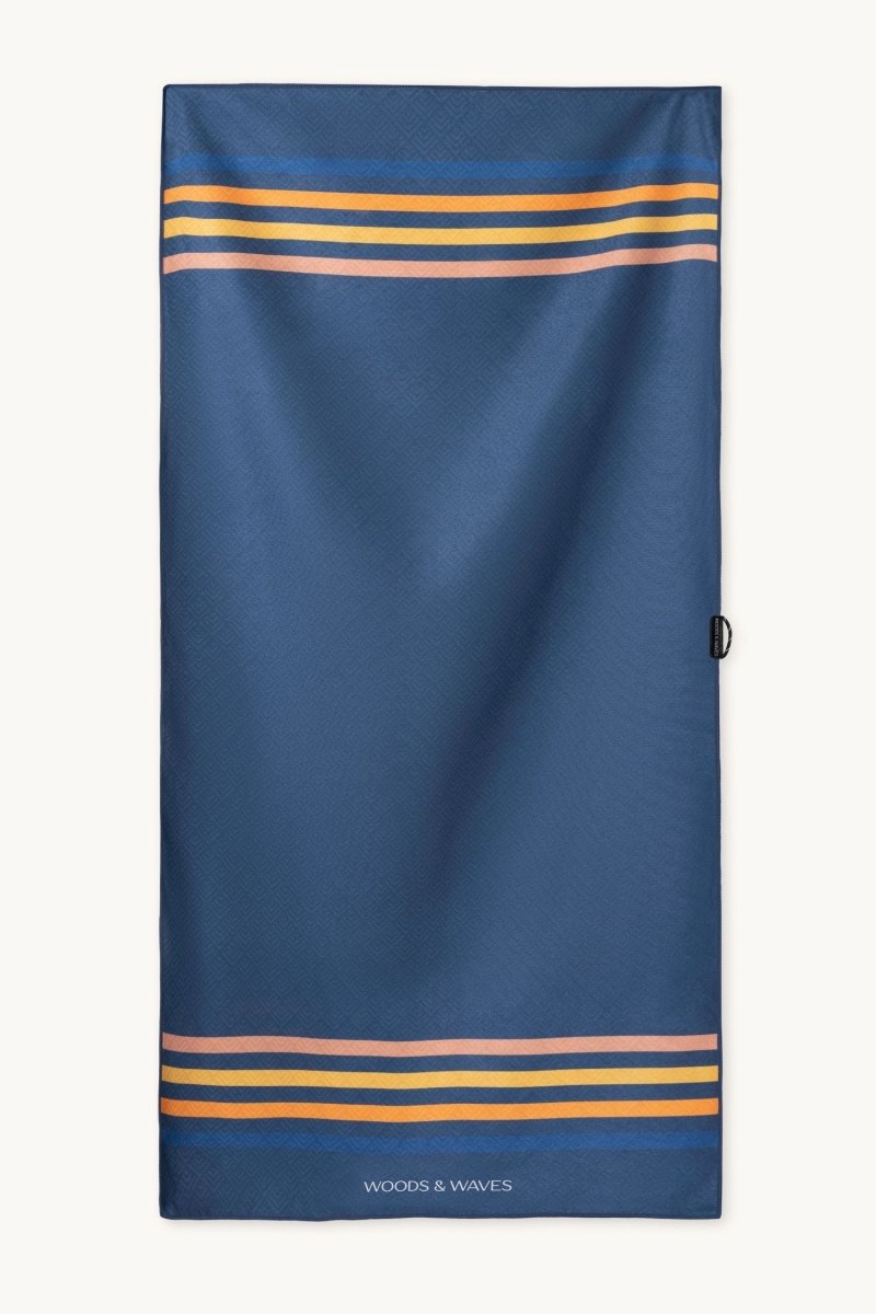 Calm Cruise - Duschhandtuch aus Premium Mikrofaser - angenehm auf der Haut - woodsandwaves.co