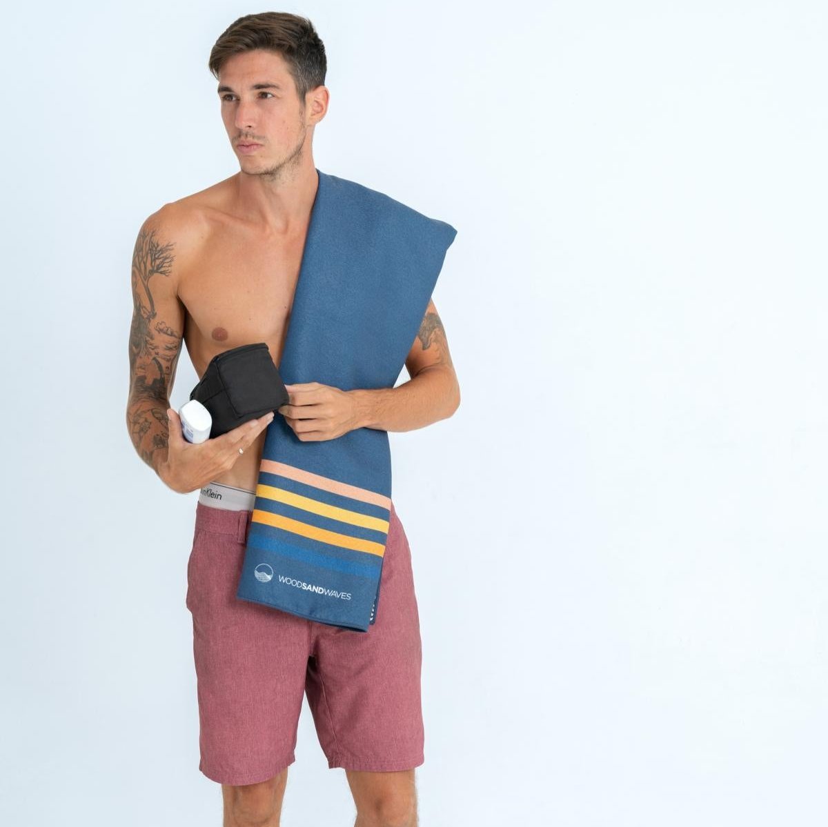 Calm Cruise - Duschhandtuch aus Premium Mikrofaser - angenehm auf der Haut - woodsandwaves.co