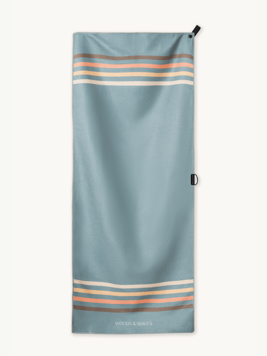 Calm Cruise Eucalyptus - Sporthandtuch mit Magnet & Zipper - Tasche - woodsandwaves.co