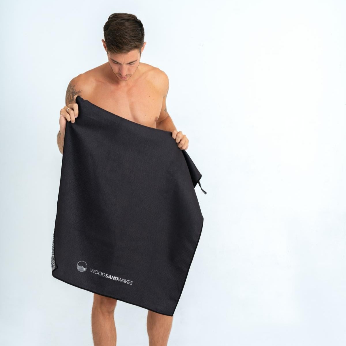Clear Black - Duschhandtuch aus Premium Mikrofaser - angenehm auf der Haut - woodsandwaves.co