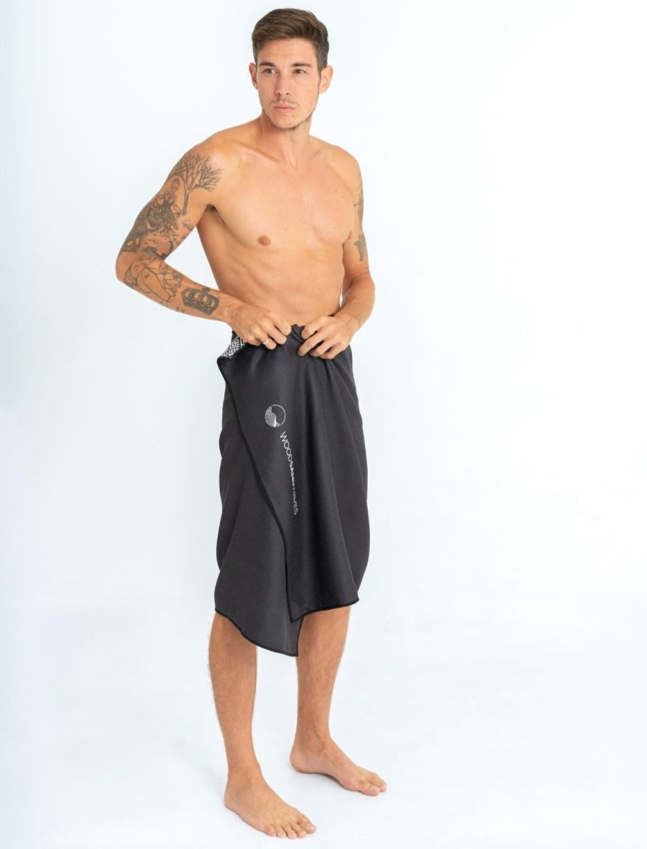 Clear Black - Duschhandtuch aus Premium Mikrofaser - angenehm auf der Haut - woodsandwaves.co