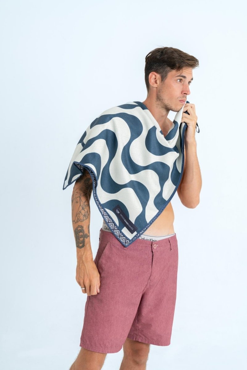 Copacabana - Duschhandtuch aus Premium Mikrofaser - angenehm auf der Haut - woodsandwaves.co