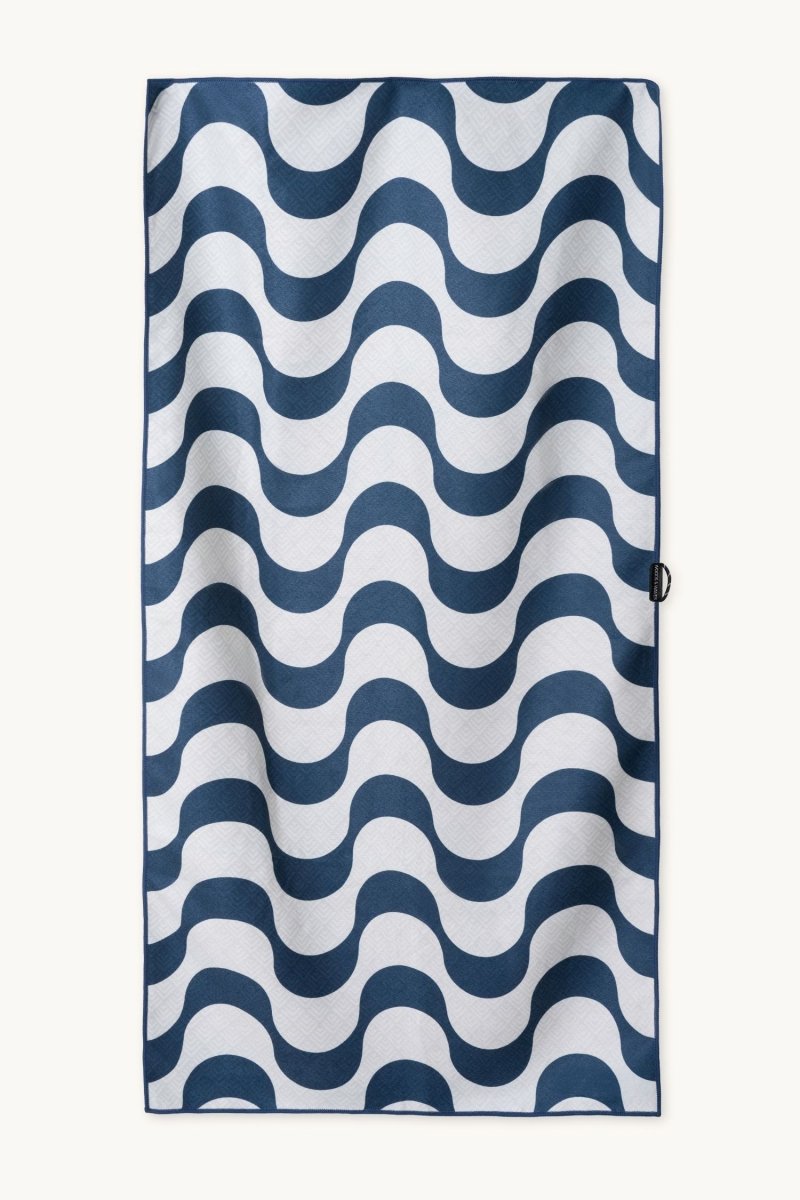 Copacabana - Duschhandtuch aus Premium Mikrofaser - angenehm auf der Haut - woodsandwaves.co