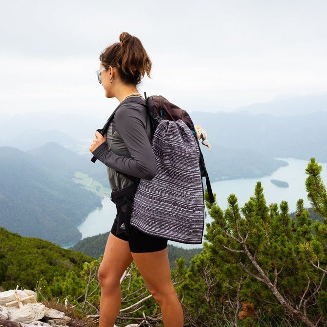 Dark Mind - Ultra - leichtes Outdoor - und Wanderhandtuch - woodsandwaves.co