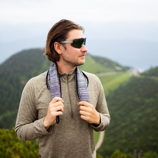 Dark Mind - Ultra - leichtes Outdoor - und Wanderhandtuch - woodsandwaves.co