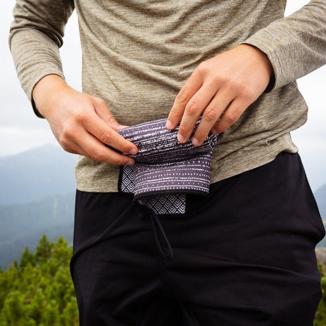 Dark Mind - Ultra - leichtes Outdoor - und Wanderhandtuch - woodsandwaves.co