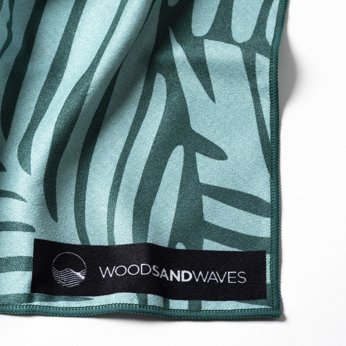 Green Garden - Schnelltrocknendes Reise - und Strandtuch mit Geheimfach - woodsandwaves.co