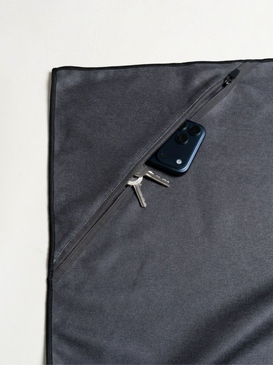 Green Garden - Schnelltrocknendes Reise - und Strandtuch mit Geheimfach - woodsandwaves.co