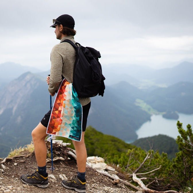 Kaleidoscope Orange - Ultra - leichtes Outdoor - und Wanderhandtuch - woodsandwaves.co