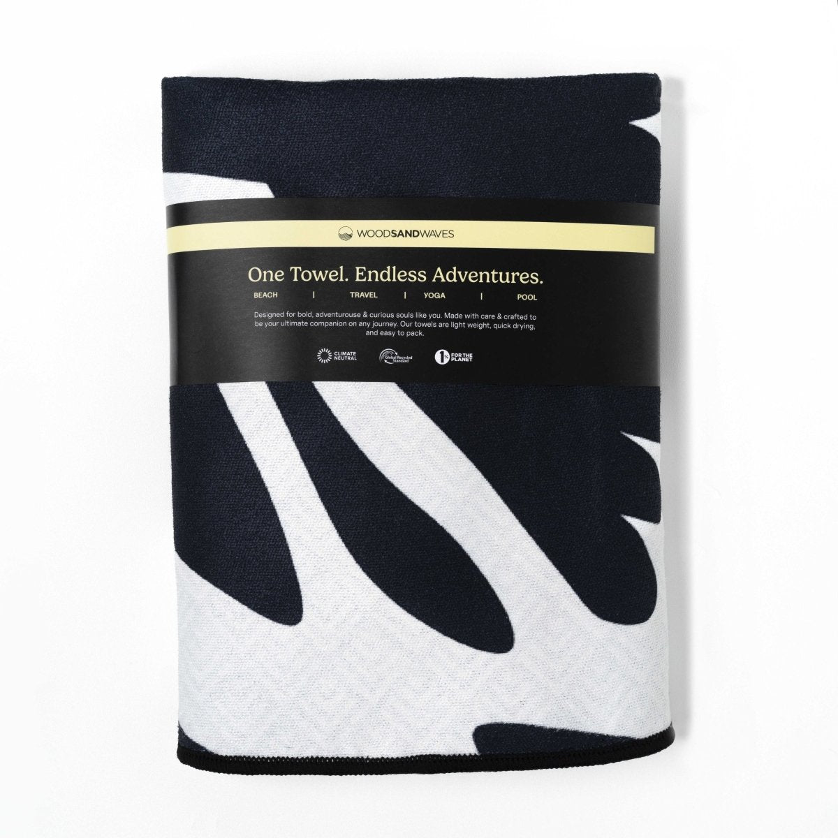 Midnight Florals - Schnelltrocknendes Reise - und Strandtuch mit Geheimfach - woodsandwaves.co