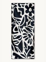 Midnight Florals - Schnelltrocknendes Reise - und Strandtuch mit Geheimfach - woodsandwaves.co