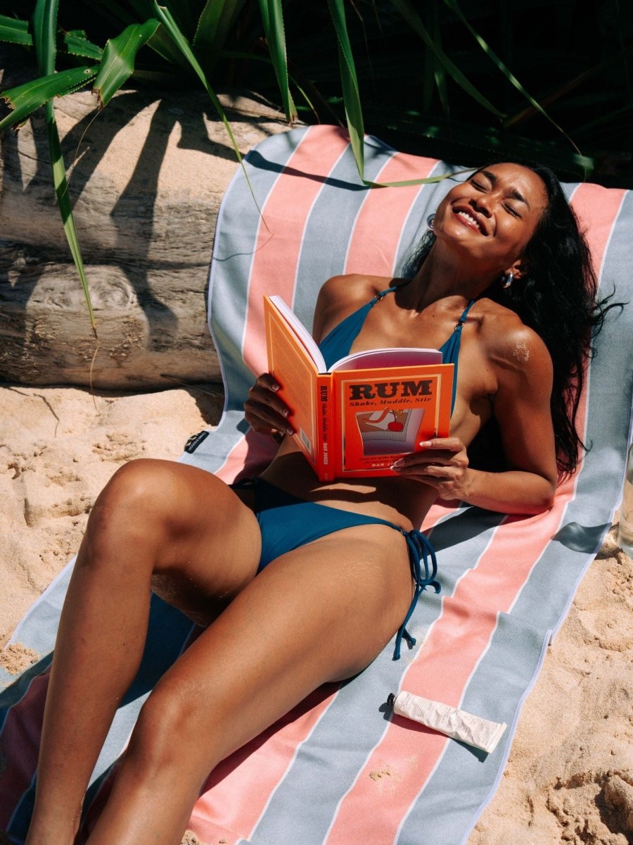 Minty Coast - Schnelltrocknendes Reise - und Strandtuch mit Geheimfach - woodsandwaves.co