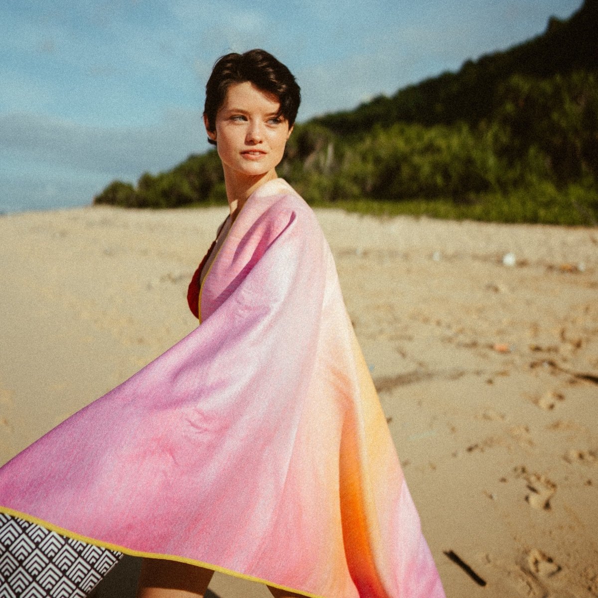 Peaceful Heaven - Schnelltrocknendes Reise - und Strandtuch mit Geheimfach - woodsandwaves.co