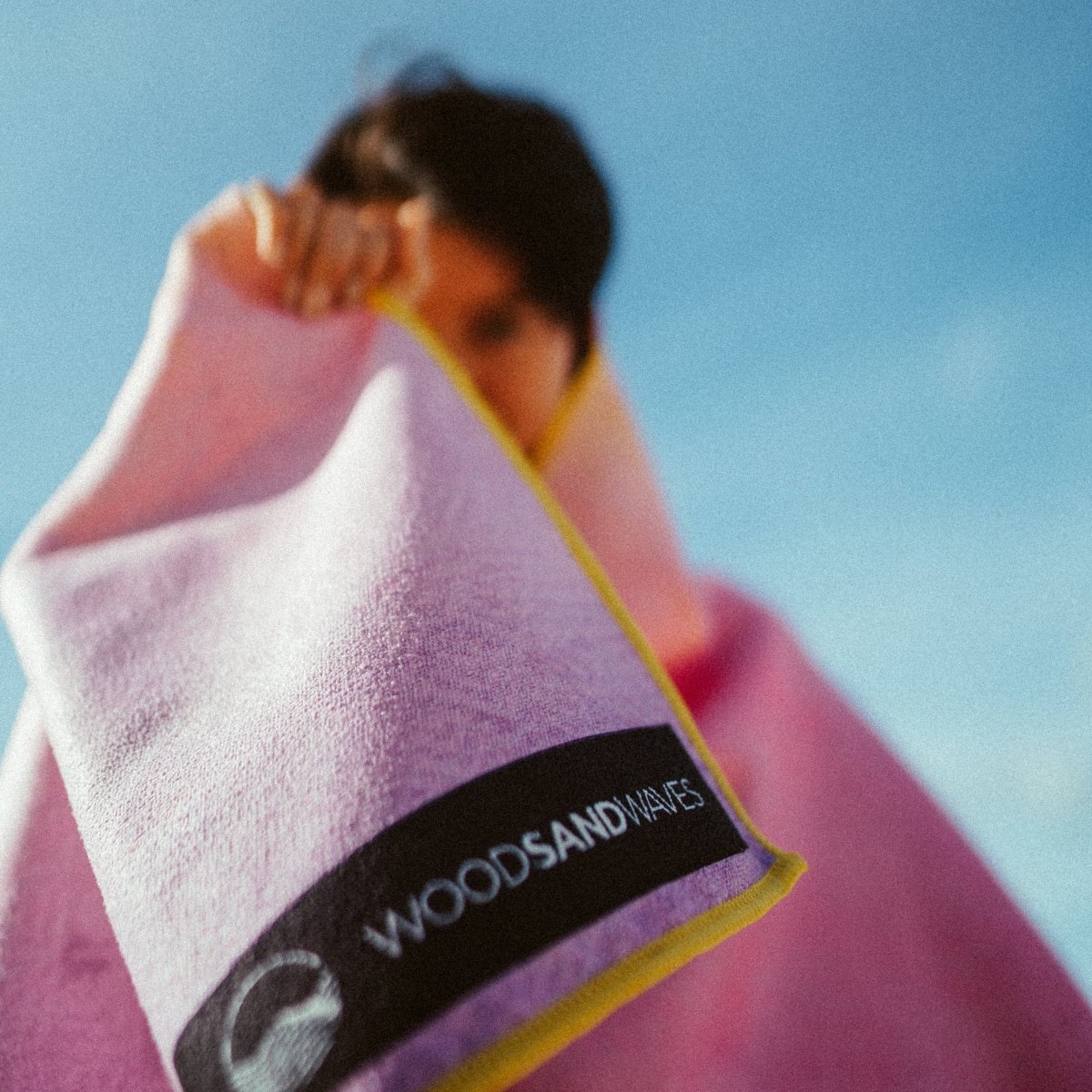 Peaceful Heaven - Schnelltrocknendes Reise - und Strandtuch mit Geheimfach - woodsandwaves.co