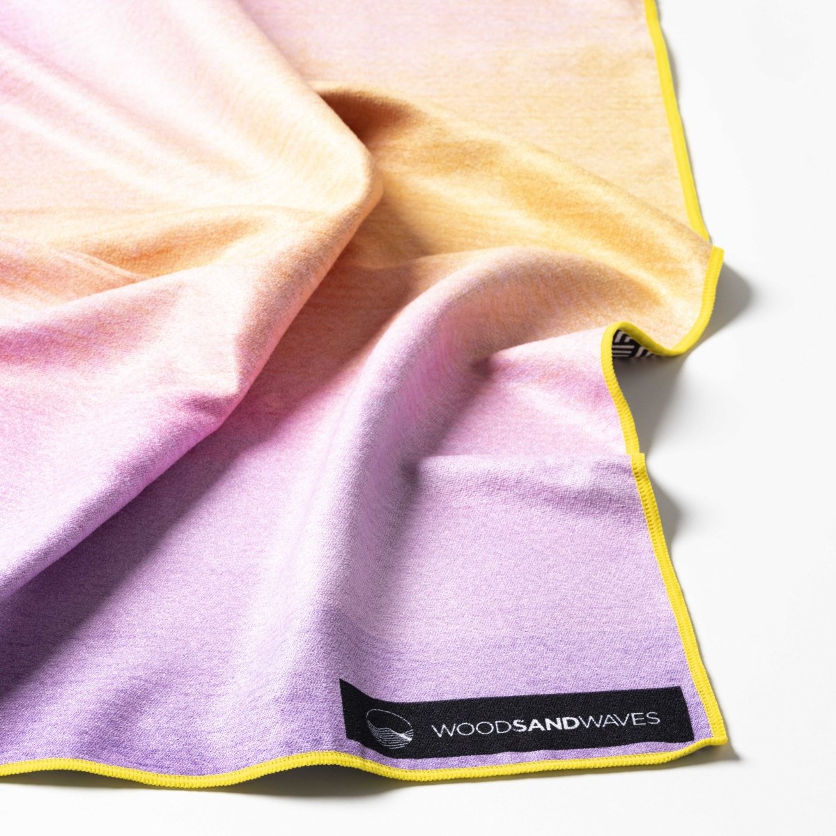 Peaceful Heaven - Schnelltrocknendes Reise - und Strandtuch mit Geheimfach - woodsandwaves.co