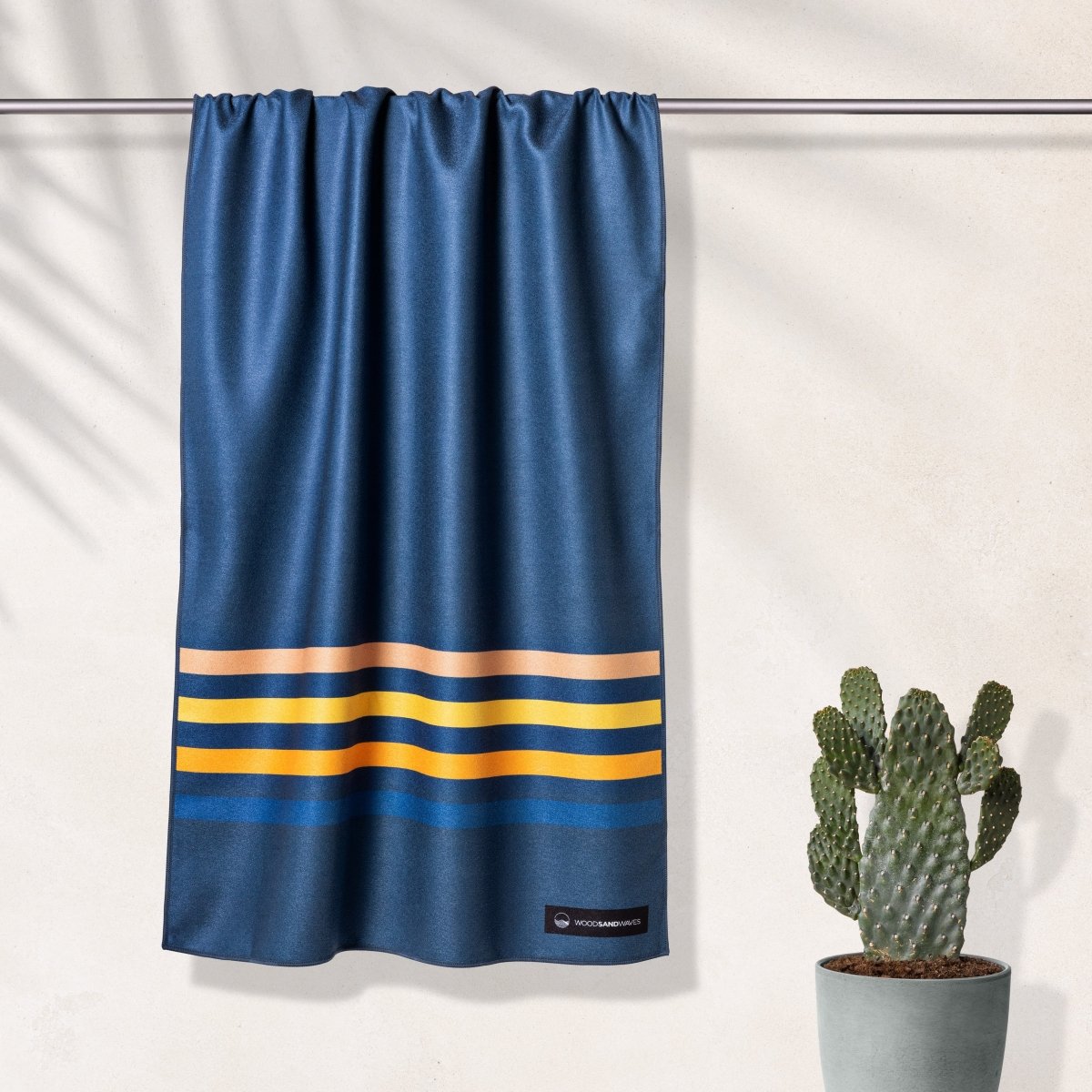 Schnelltrocknendes Reise - und Strandtuch mit Geheimfach - woodsandwaves.co