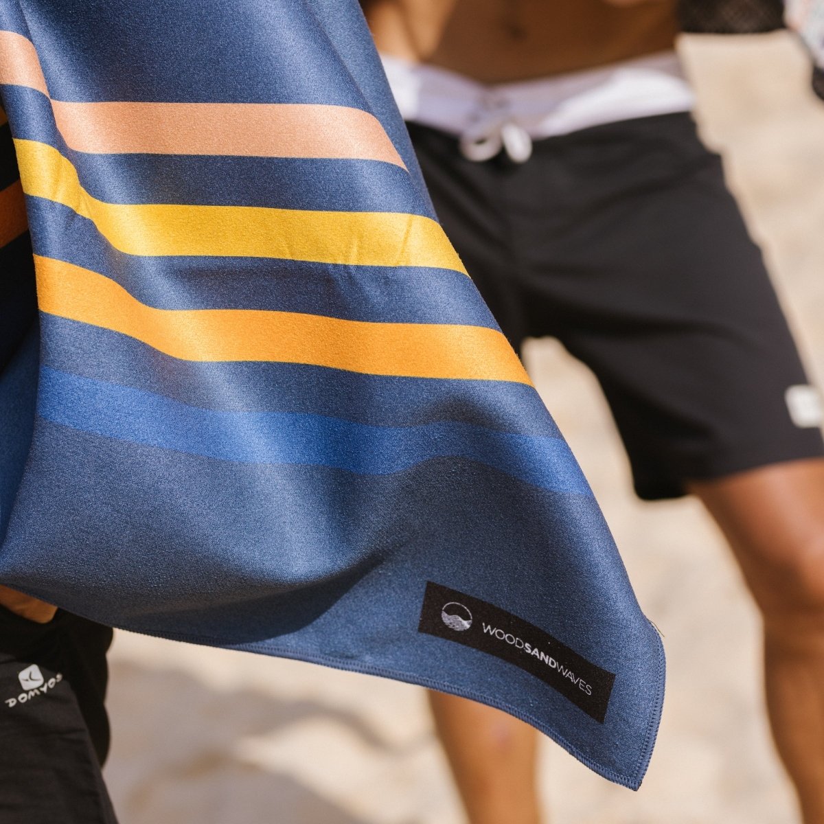 Schnelltrocknendes Reise - und Strandtuch mit Geheimfach - woodsandwaves.co