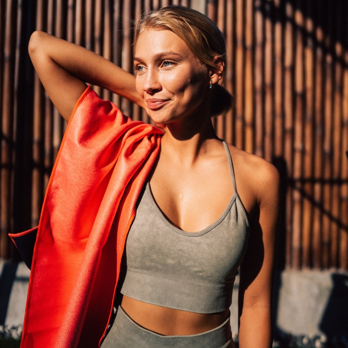 Sporthandtuch mit Magnet & Zipper - Tasche - woodsandwaves.co