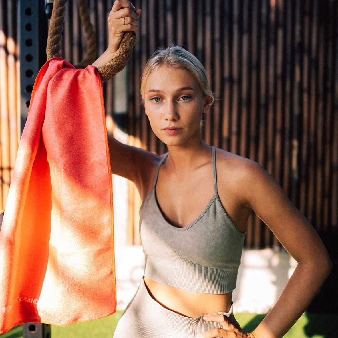 Sporthandtuch mit Magnet & Zipper - Tasche - woodsandwaves.co