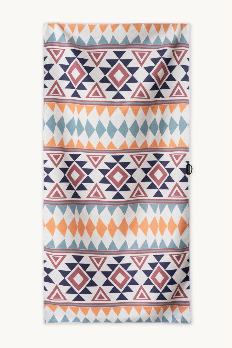 Warm Earth - Duschhandtuch aus Premium Mikrofaser - angenehm auf der Haut - woodsandwaves.co