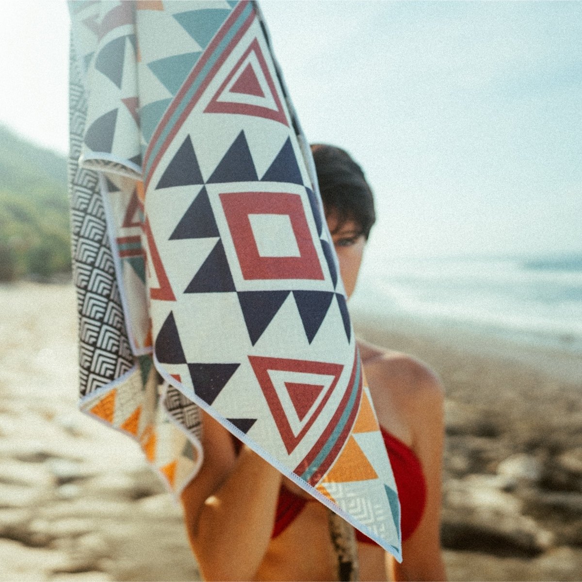 Warm Earth - Schnelltrocknendes Reise - und Strandtuch mit Geheimfach - woodsandwaves.co